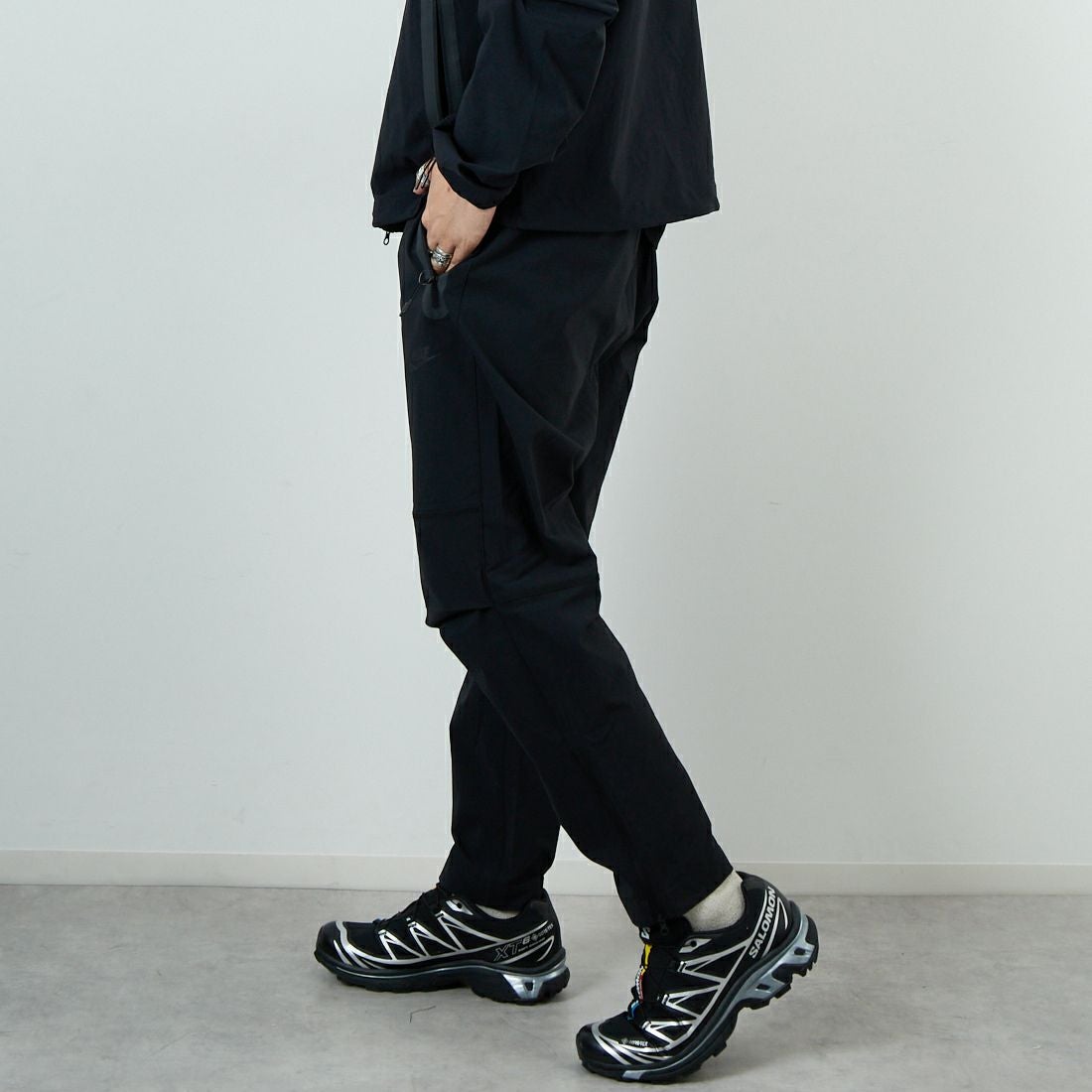 NIKE [ナイキ] テックウーブンパンツ [HM8242] 010 ﾌﾞﾗｯｸ &&モデル身長：179cm 着用サイズ：L&&