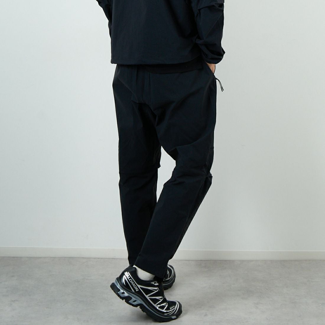 NIKE [ナイキ] テックウーブンパンツ [HM8242] 010 ﾌﾞﾗｯｸ &&モデル身長：179cm 着用サイズ：L&&