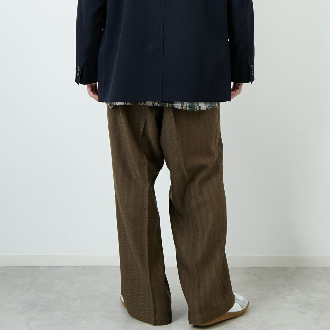 Dickies [ディッキーズ] 別注 ヘリンボーン グランパワークパンツ [253M401N01-JF] BROWN &&モデル身長：168cm 着用サイズ：XL&&