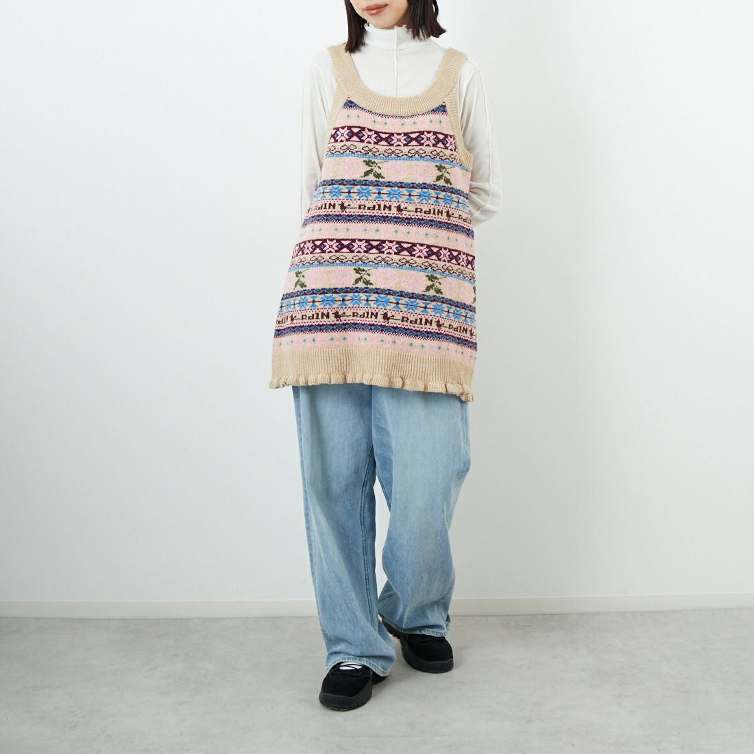 RhodolirioN [ロドリリオン] フェアアイルエプロンベスト [RV1060] A BEIGE &&モデル身長：162cm 着用サイズ：ONE SIZE&&