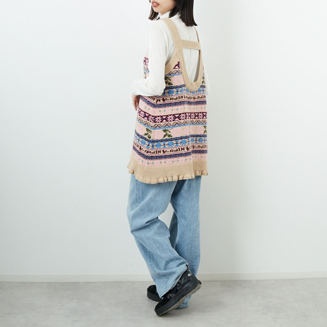 RhodolirioN [ロドリリオン] フェアアイルエプロンベスト [RV1060] A BEIGE &&モデル身長：162cm 着用サイズ：ONE SIZE&&