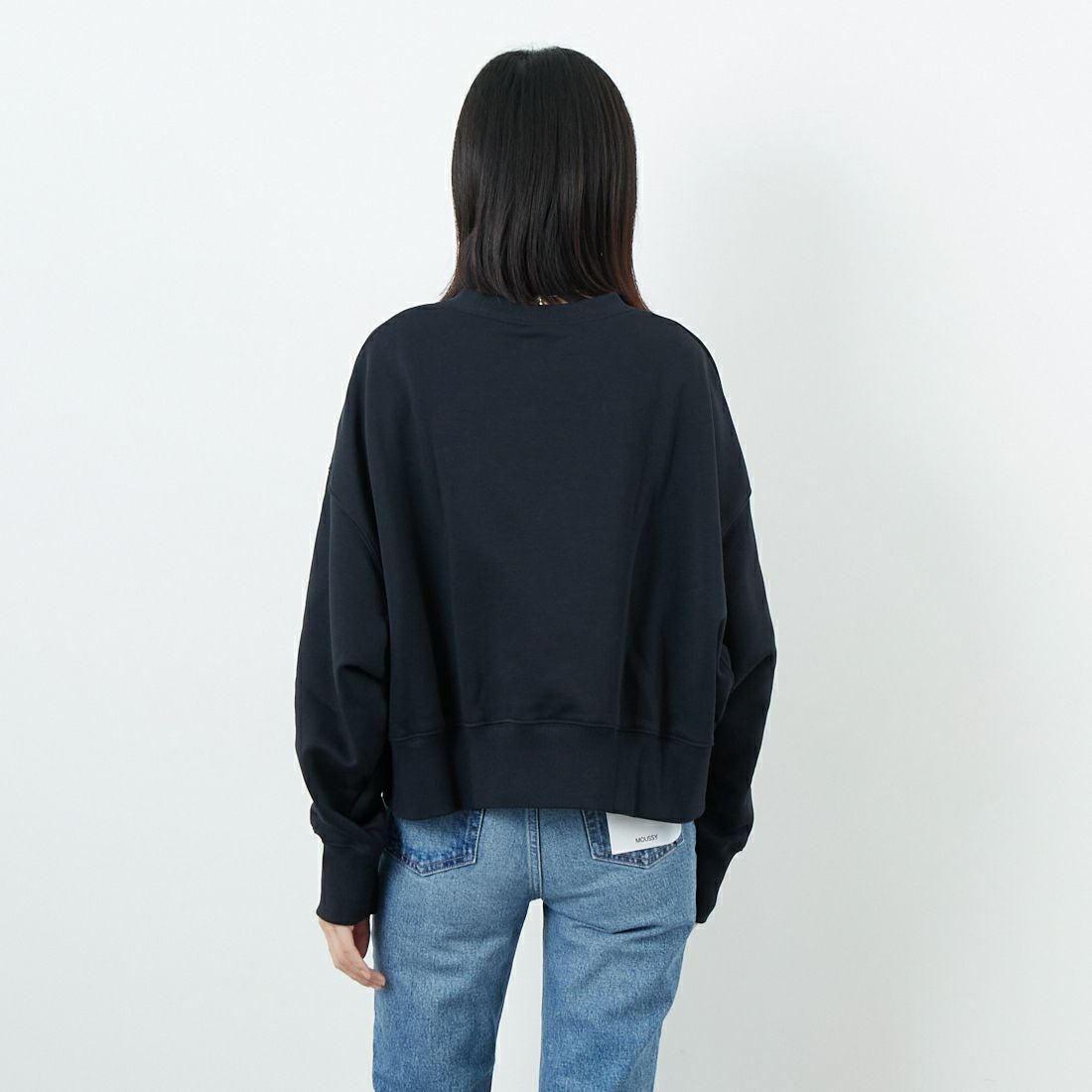 NIKE [ナイキ] オーバーサイズ クルーネックスウェット [DQ5762] 010 ﾌﾞﾗｯｸ &&モデル身長：162cm 着用サイズ：M&&