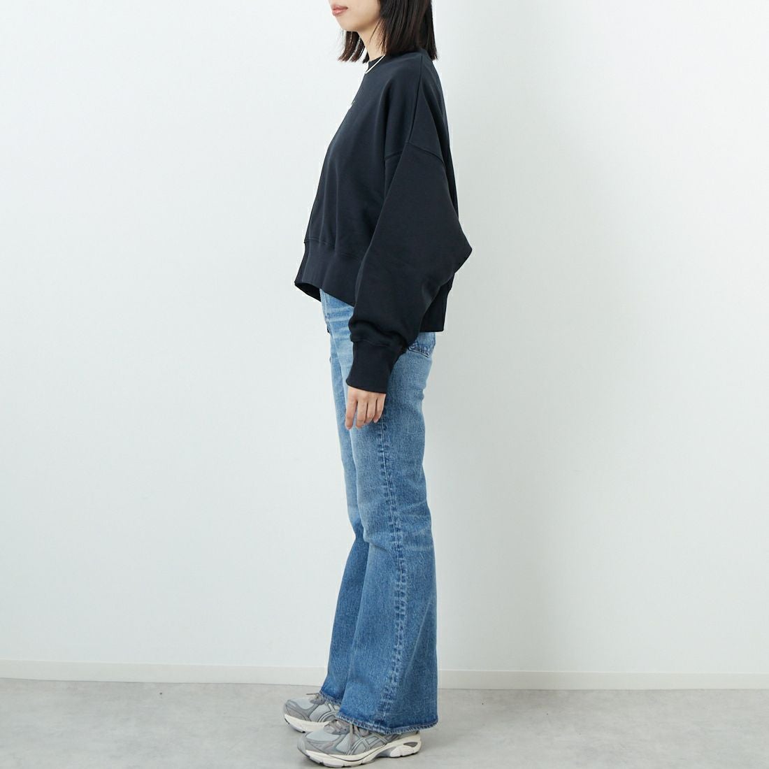 NIKE [ナイキ] オーバーサイズ クルーネックスウェット [DQ5762] 010 ﾌﾞﾗｯｸ &&モデル身長：162cm 着用サイズ：M&&