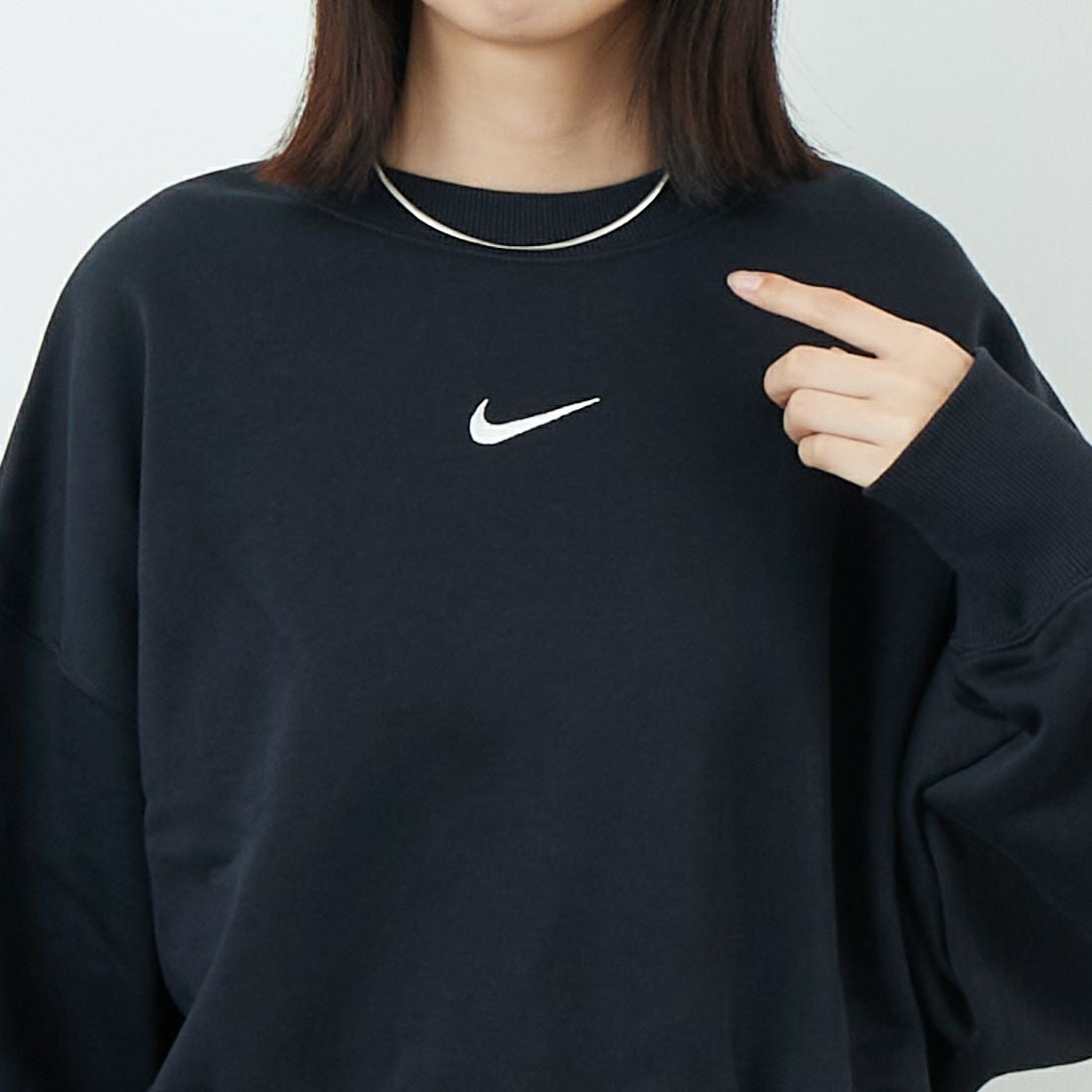 NIKE [ナイキ] オーバーサイズ クルーネックスウェット [DQ5762] 010 ﾌﾞﾗｯｸ &&モデル身長：162cm 着用サイズ：M&&