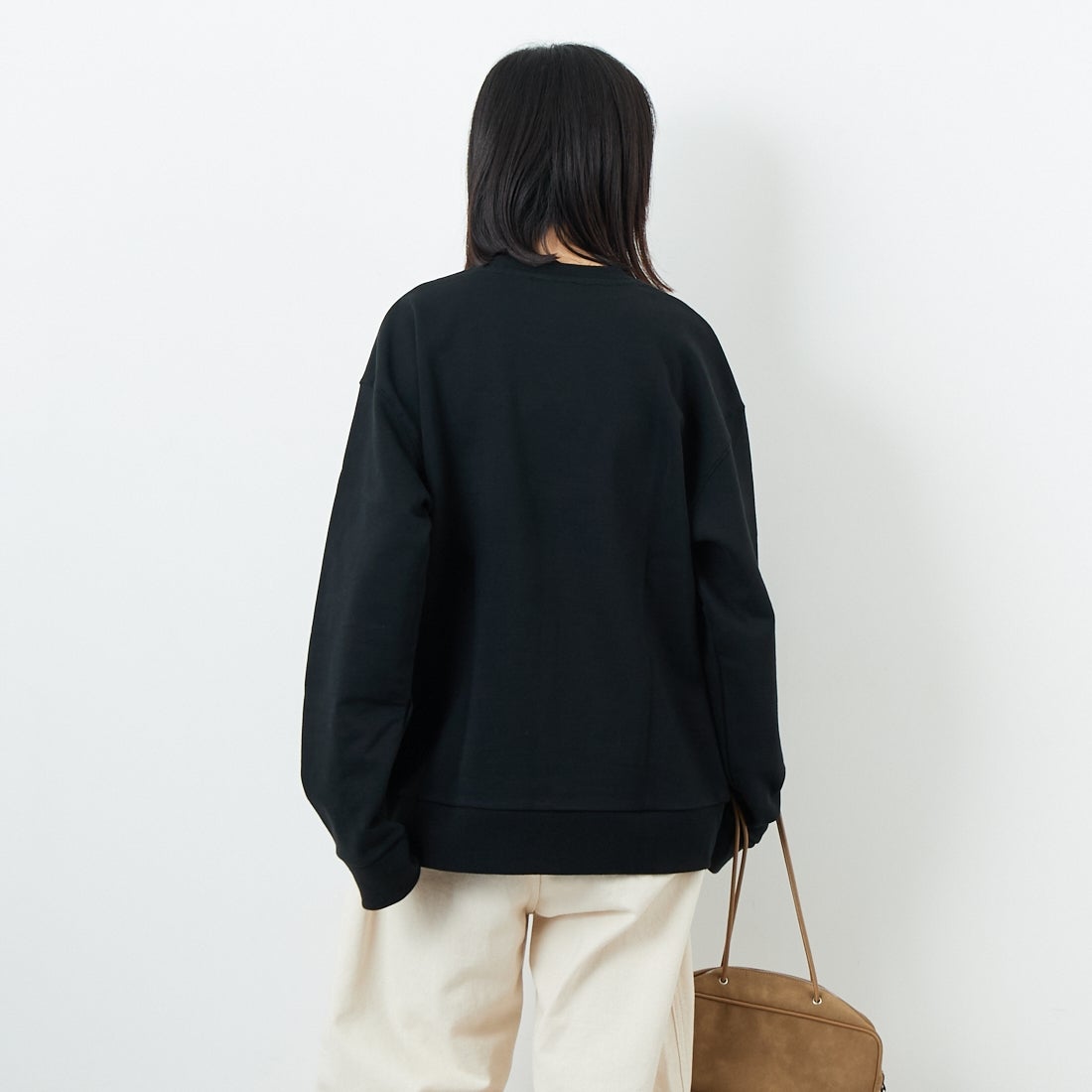 A.P.C. [アー・ペー・セー] Alfred クルーネックスウェット [MOLLETON-ALFRED] 99 NOIR &&モデル身長：162cm 着用サイズ：S&&