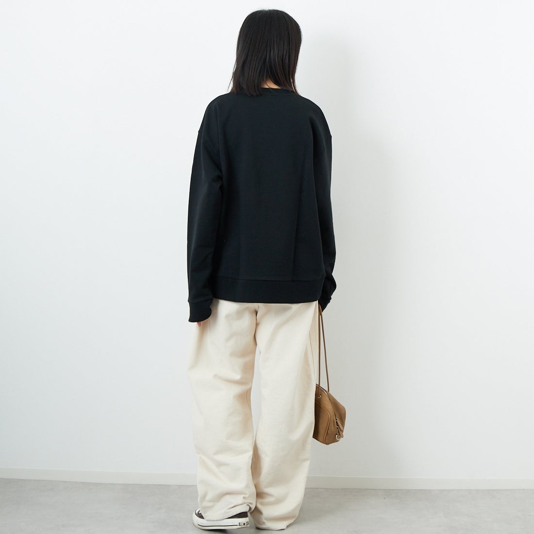 A.P.C. [アー・ペー・セー] Alfred クルーネックスウェット [MOLLETON-ALFRED] 99 NOIR &&モデル身長：162cm 着用サイズ：S&&