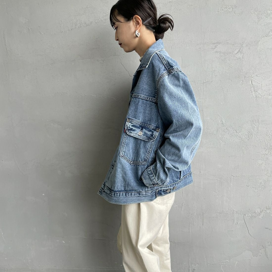 LEVI'S [リーバイス] TYPE2 トラッカージャケット [A7632-00] 14 BLUE SK &&モデル身長：150cm 着用サイズ：S&&