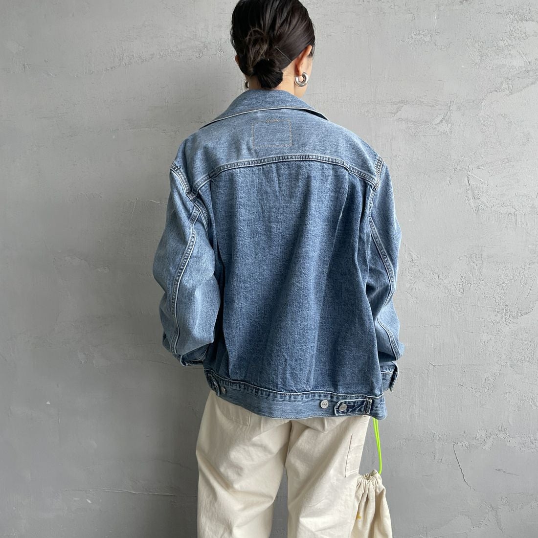 LEVI'S [リーバイス] TYPE2 トラッカージャケット [A7632-00] 14 BLUE SK &&モデル身長：150cm 着用サイズ：S&&