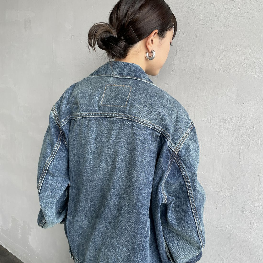 LEVI'S [リーバイス] TYPE2 トラッカージャケット [A7632-00] 13 GLOOMY &&モデル身長：150cm 着用サイズ：S&&