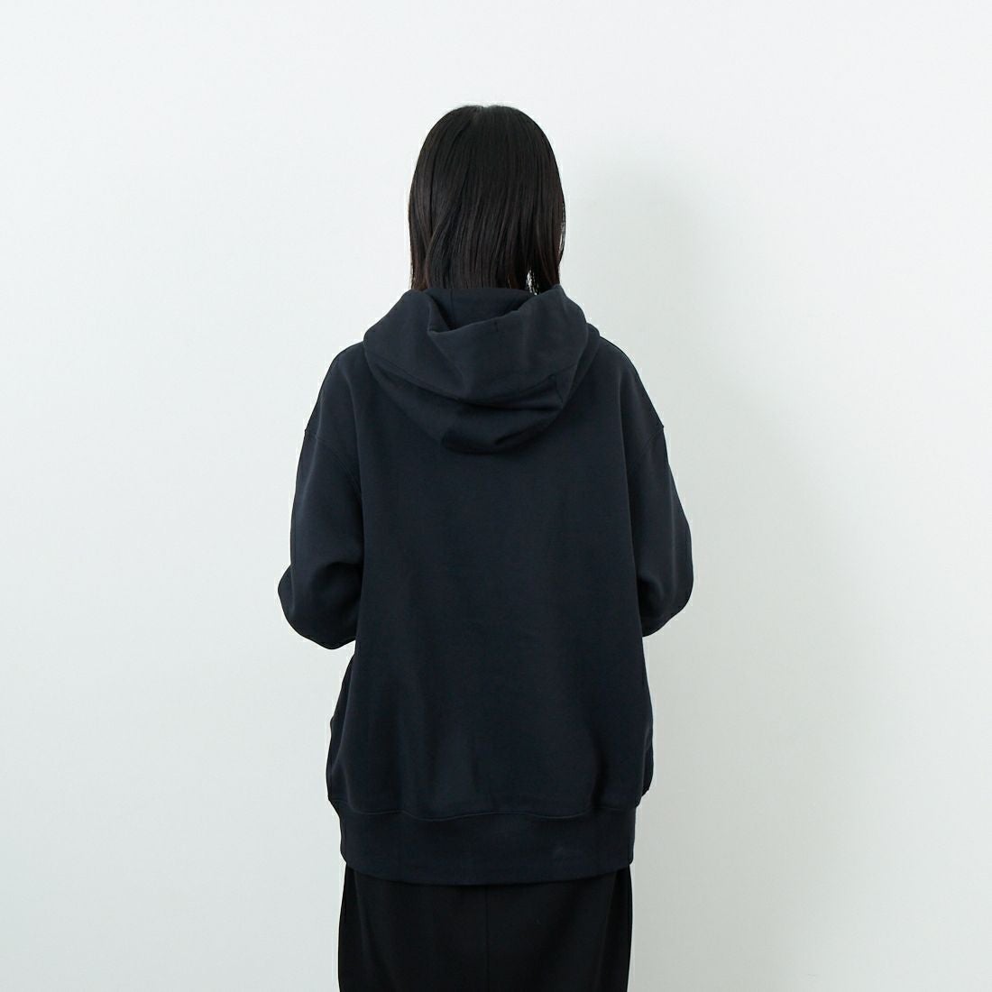 NIKE [ナイキ] オーバーサイズ プルオーバーパーカー [DQ5861] 010 ﾌﾞﾗｯｸ &&モデル身長：162cm 着用サイズ：M&&