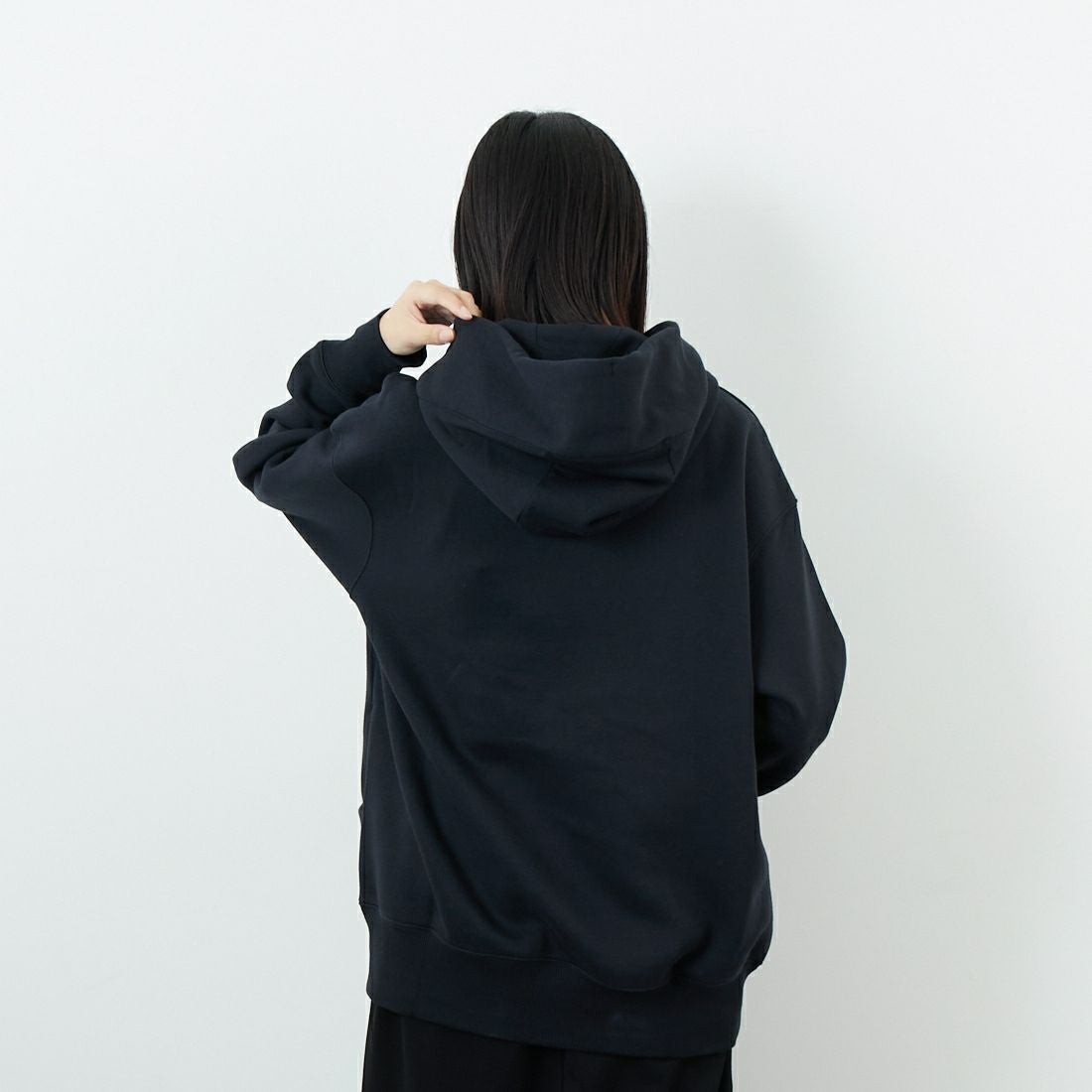 NIKE [ナイキ] オーバーサイズ プルオーバーパーカー [DQ5861] 010 ﾌﾞﾗｯｸ &&モデル身長：162cm 着用サイズ：M&&