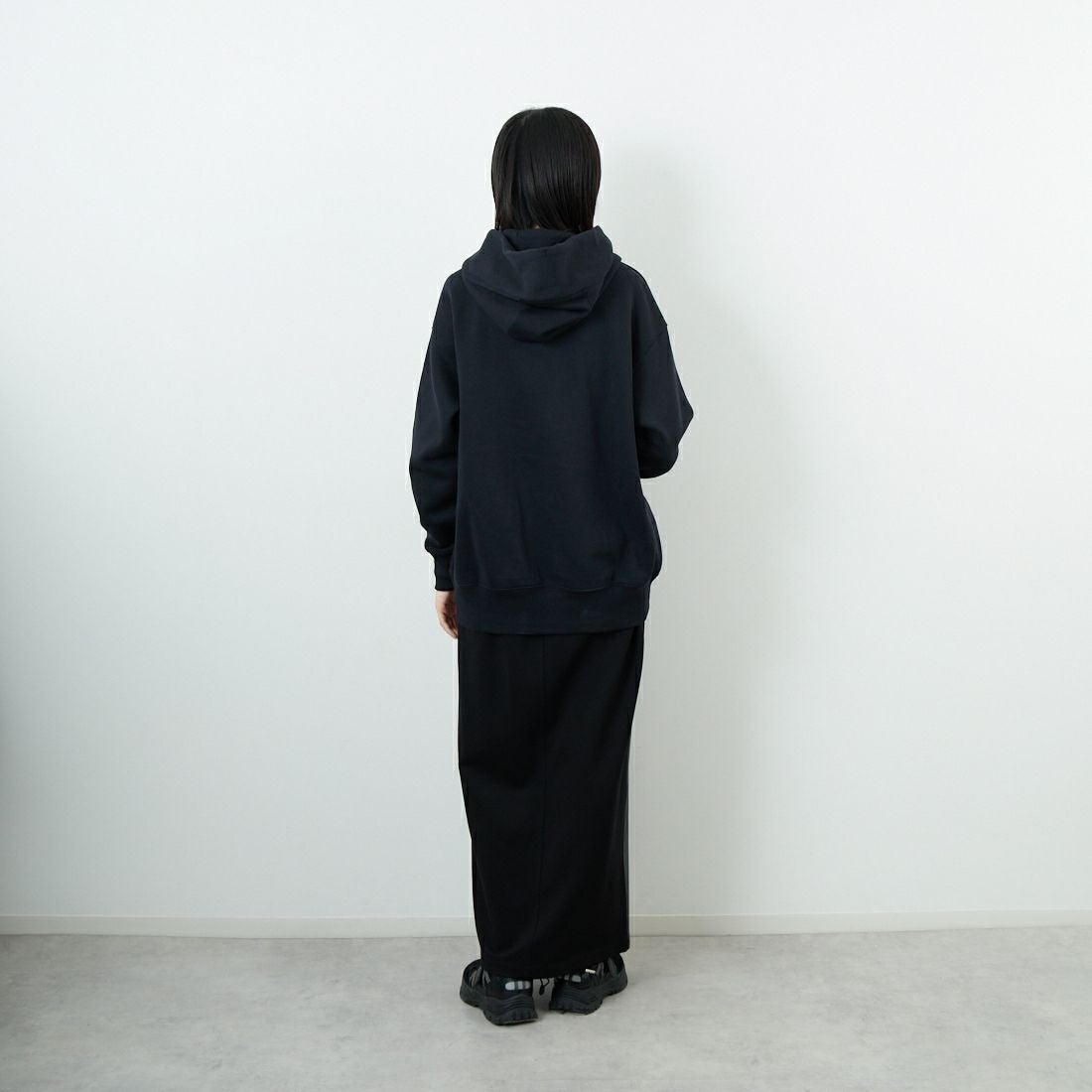 NIKE [ナイキ] オーバーサイズ プルオーバーパーカー [DQ5861] 010 ﾌﾞﾗｯｸ &&モデル身長：162cm 着用サイズ：M&&