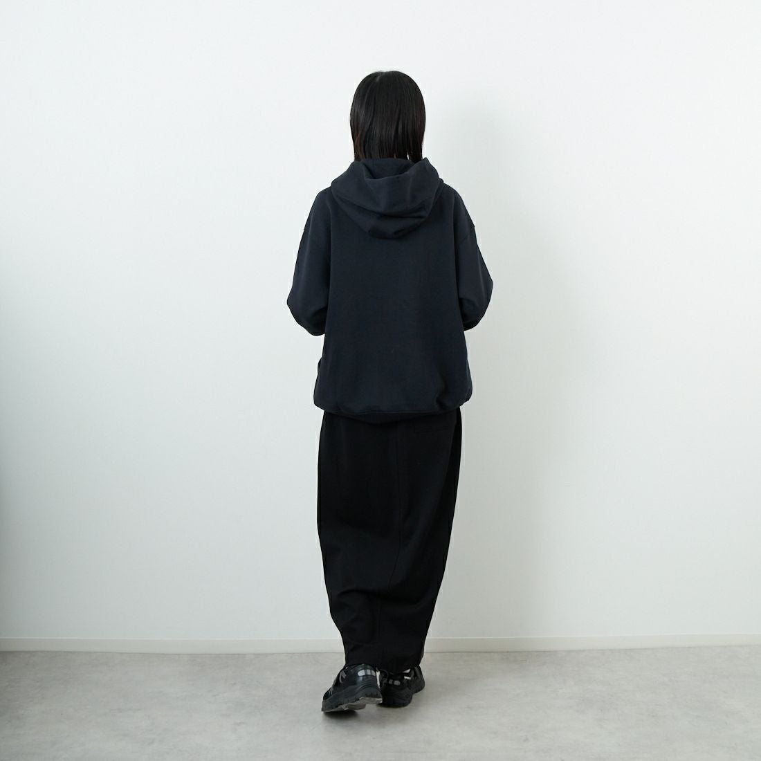 NIKE [ナイキ] オーバーサイズ プルオーバーパーカー [DQ5861] 010 ﾌﾞﾗｯｸ &&モデル身長：162cm 着用サイズ：M&&