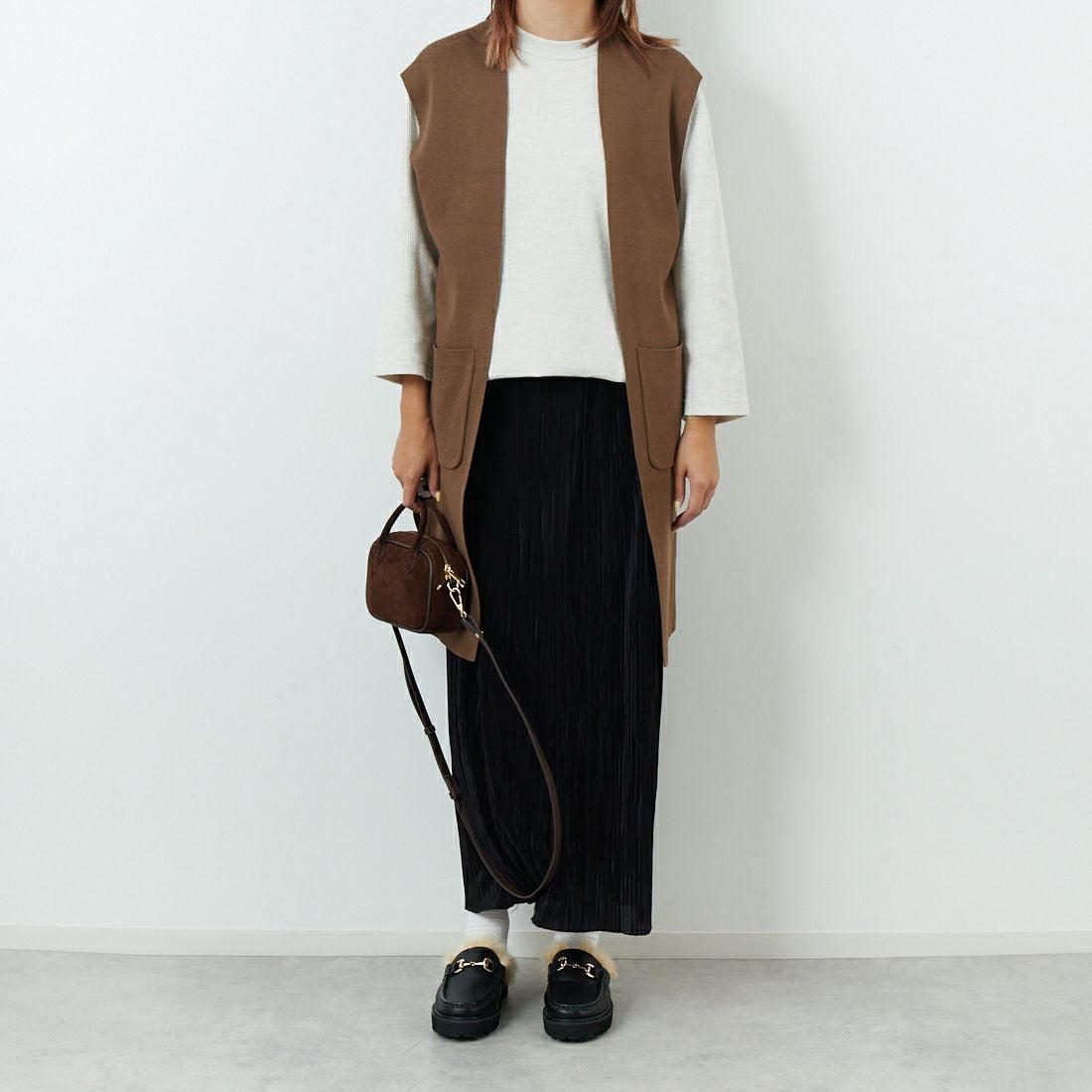 Jf Ready Made [ジェイエフレディメイド] 総針編み 前開きベスト [3105204] 701 ﾌﾞﾗｳﾝ &&モデル身長：167cm 着用サイズ：F&&