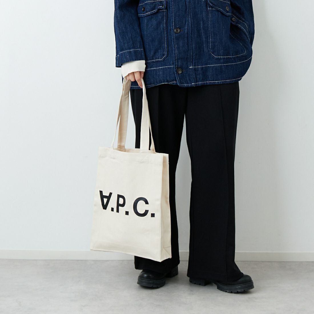 A.P.C. [アー・ペー・セー] LAURE デニムトートバッグ [TOTE-LAURE-BLACK-LOG] 91 ECRU