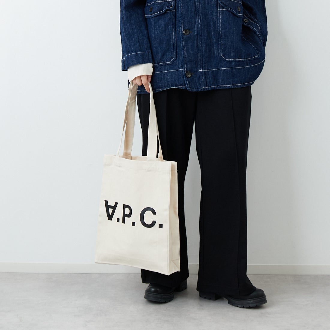 A.P.C. [アー・ペー・セー] LAURE デニムトートバッグ [TOTE-LAURE-BLACK-LOG] 91 ECRU