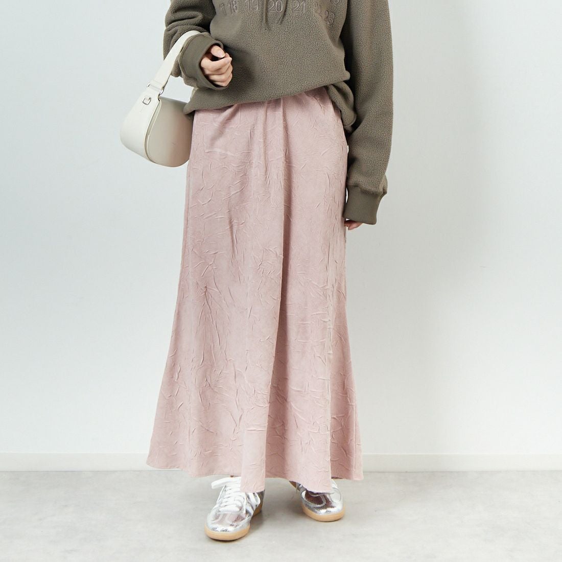 CHIGNON [シニヨン] スエードライクワッシャースカート [2754-036MK] PINK &&モデル身長：162cm 着用サイズ：F&&