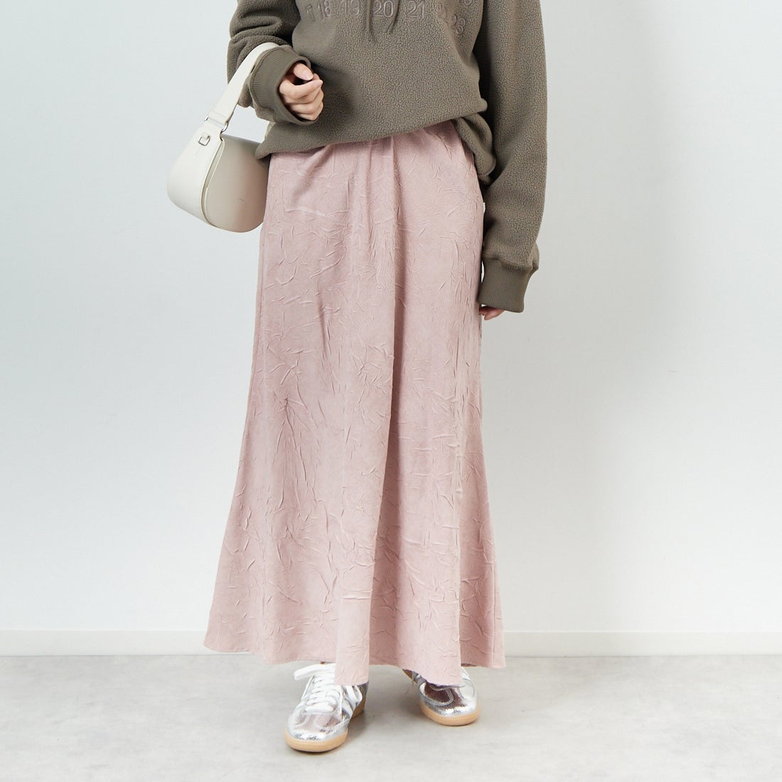 CHIGNON [シニヨン] スエードライクワッシャースカート [2754-036MK] PINK &&モデル身長：162cm 着用サイズ：F&&