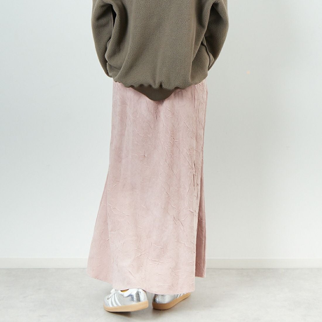 CHIGNON [シニヨン] スエードライクワッシャースカート [2754-036MK] PINK &&モデル身長：162cm 着用サイズ：F&&