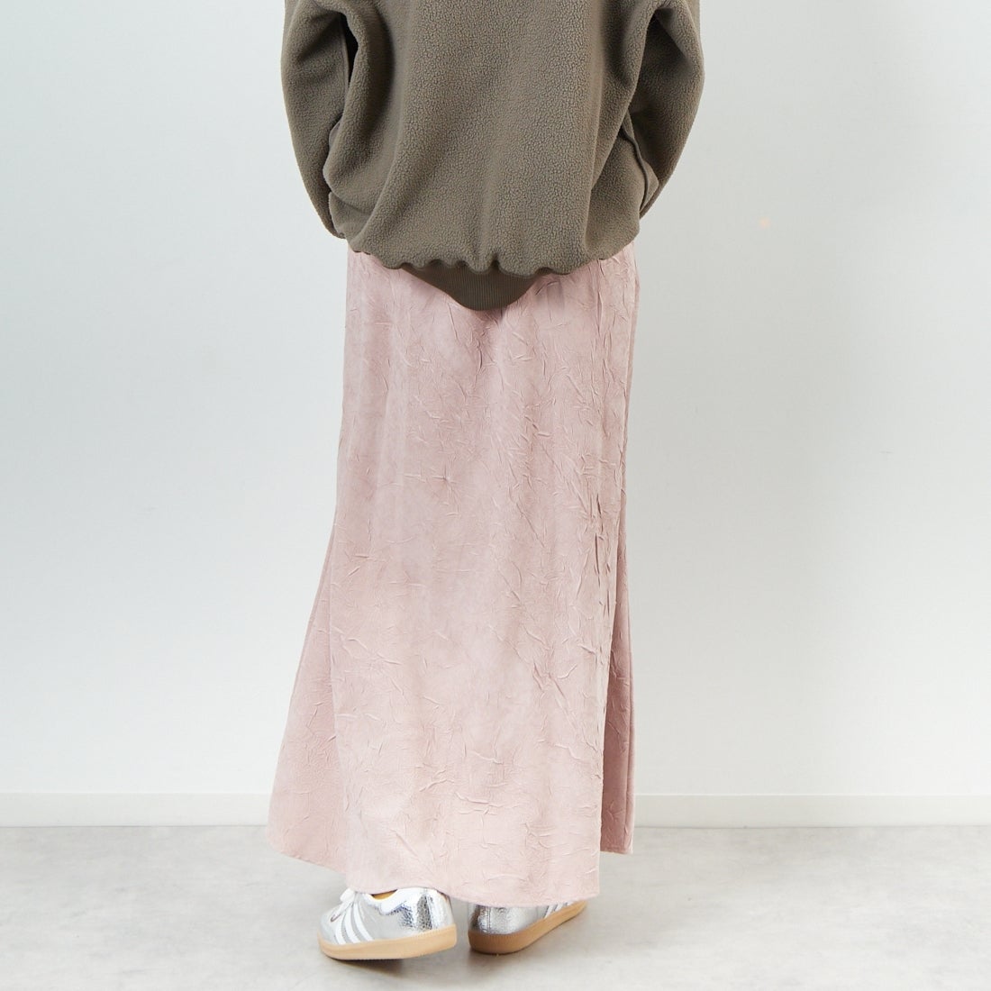 CHIGNON [シニヨン] スエードライクワッシャースカート [2754-036MK] PINK &&モデル身長：162cm 着用サイズ：F&&
