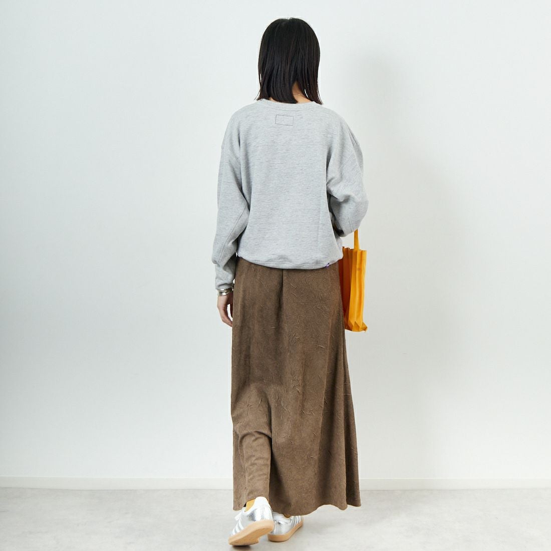 CHIGNON [シニヨン] スエードライクワッシャースカート [2754-036MK] KHAKI &&モデル身長：162cm 着用サイズ：F&&