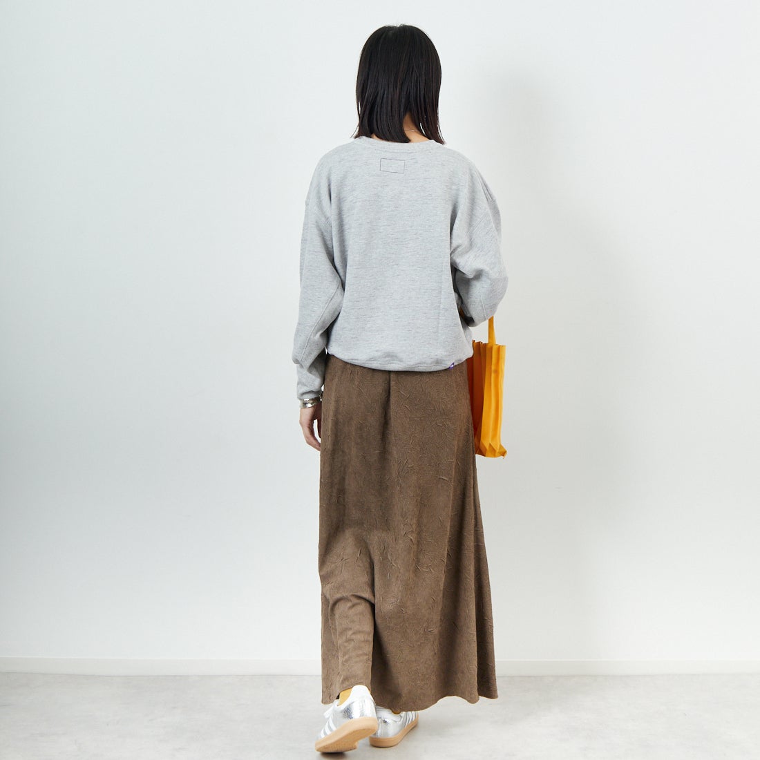 CHIGNON [シニヨン] スエードライクワッシャースカート [2754-036MK] KHAKI &&モデル身長：162cm 着用サイズ：F&&