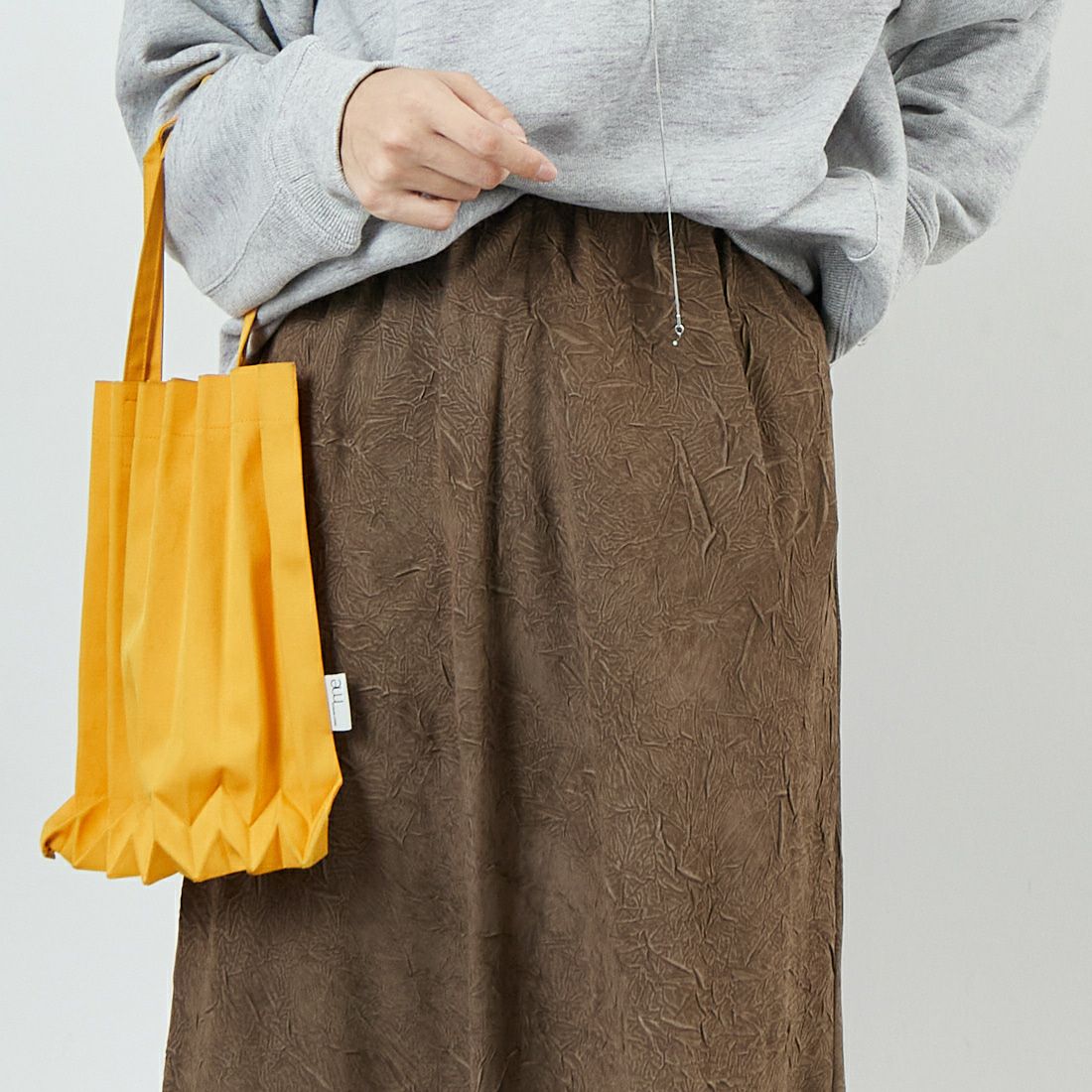 CHIGNON [シニヨン] スエードライクワッシャースカート [2754-036MK] KHAKI &&モデル身長：162cm 着用サイズ：F&&