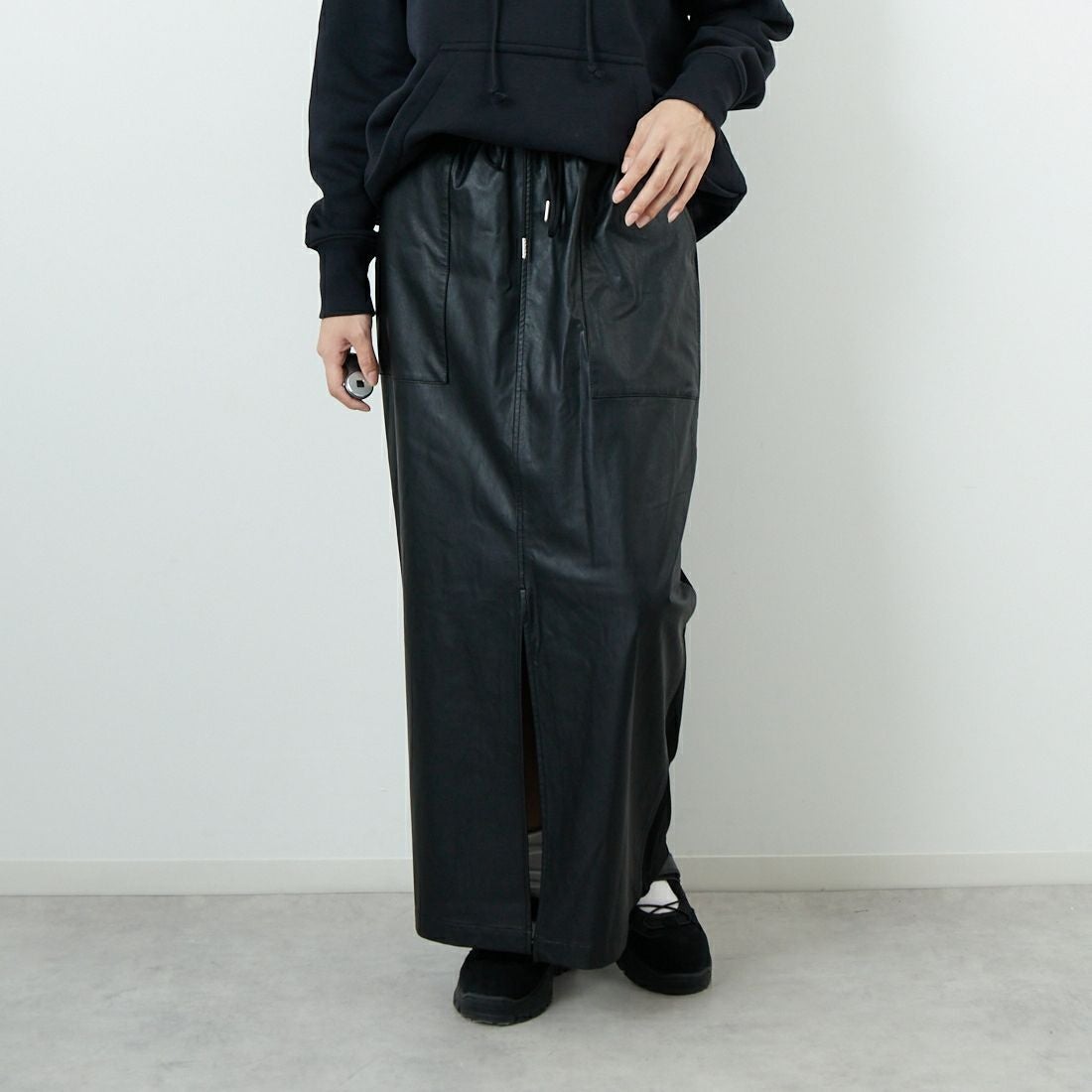 BLACK&&モデル身長：162cm 着用サイズ：F&&