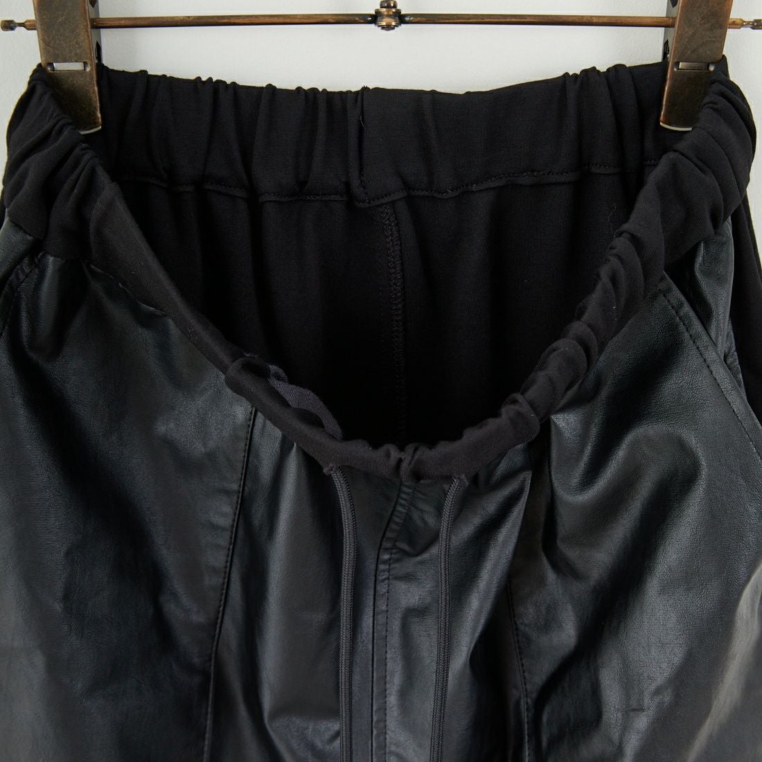 CHIGNON [シニヨン] フェイクレザーベイカースカート [2754-003KK] BLACK