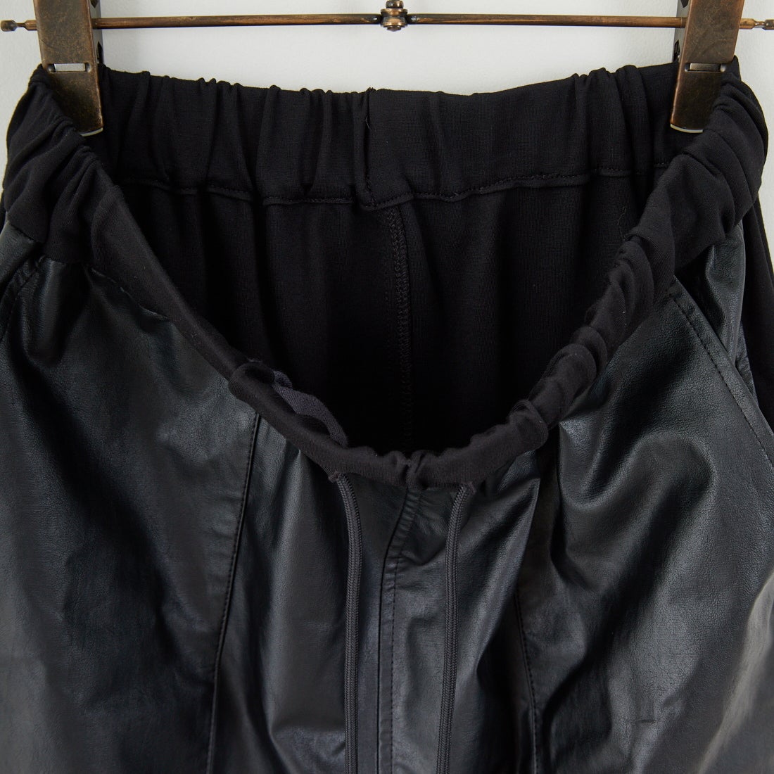 CHIGNON [シニヨン] フェイクレザーベイカースカート [2754-003KK] BLACK