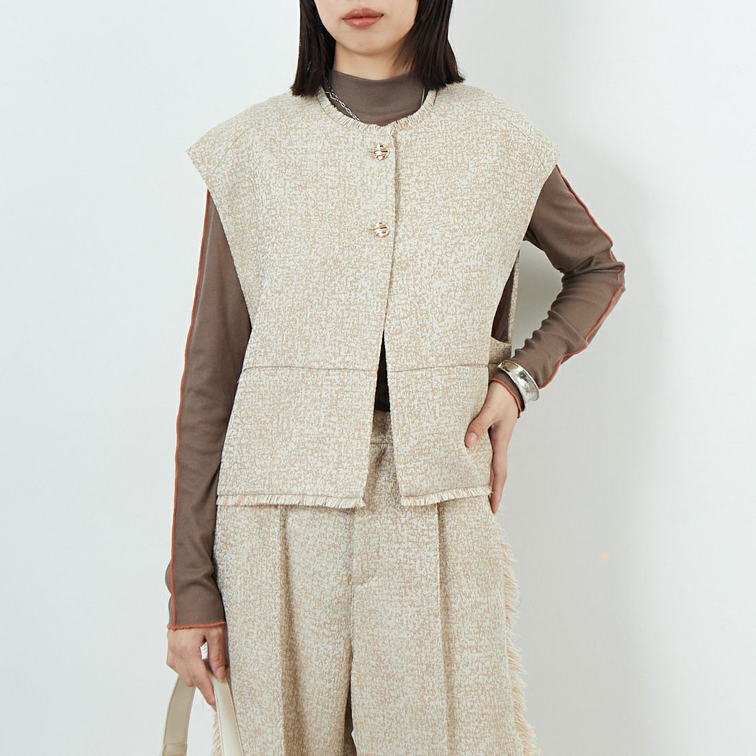 CHIGNON [シニヨン] ツイードショートベスト [4654-037MK] L.BEIGE &&モデル身長：162cm 着用サイズ：F&&