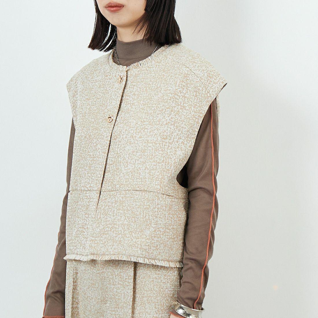 CHIGNON [シニヨン] ツイードショートベスト [4654-037MK] L.BEIGE &&モデル身長：162cm 着用サイズ：F&&