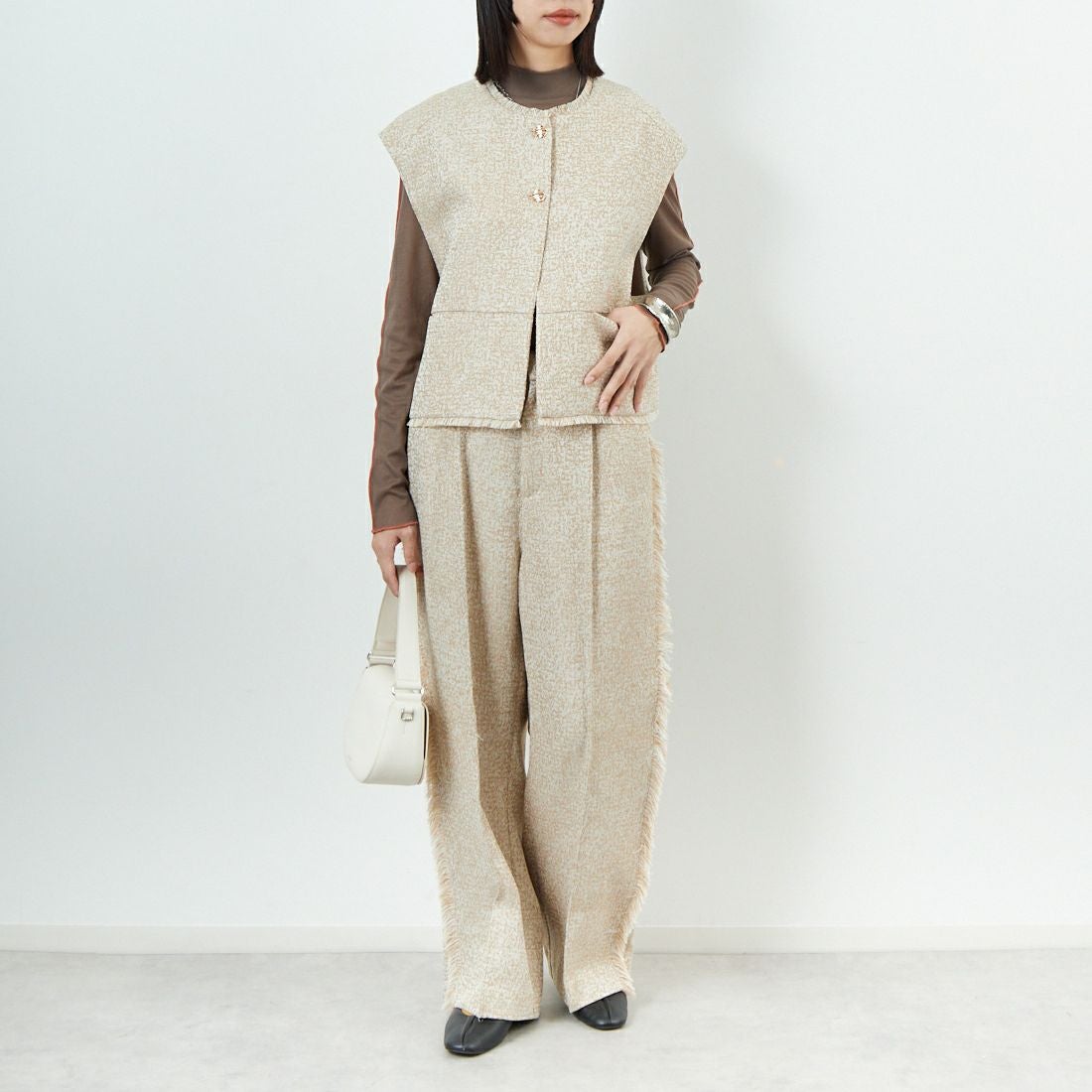 CHIGNON [シニヨン] ツイードショートベスト [4654-037MK] L.BEIGE &&モデル身長：162cm 着用サイズ：F&&