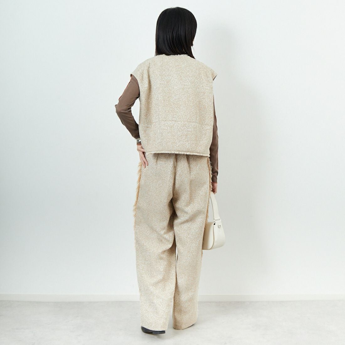 CHIGNON [シニヨン] ツイードショートベスト [4654-037MK] L.BEIGE &&モデル身長：162cm 着用サイズ：F&&