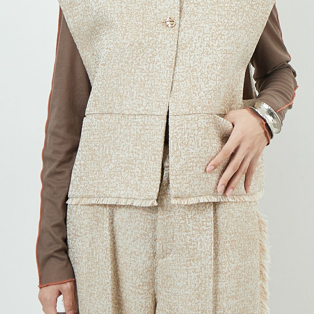 CHIGNON [シニヨン] ツイードショートベスト [4654-037MK] L.BEIGE &&モデル身長：162cm 着用サイズ：F&&
