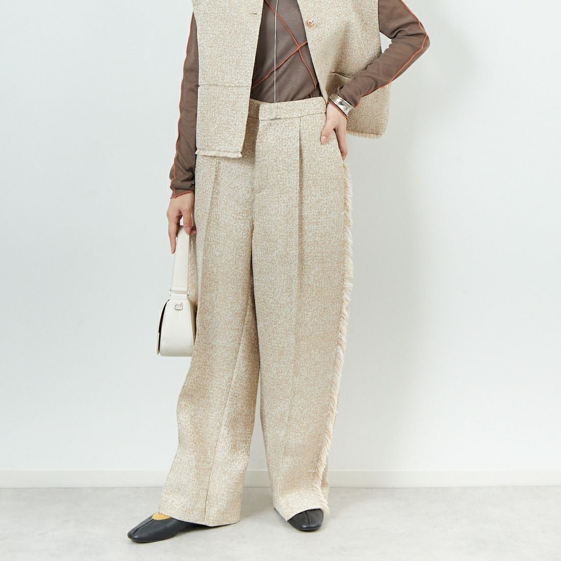 L.BEIGE&&モデル身長：162cm 着用サイズ：F&&