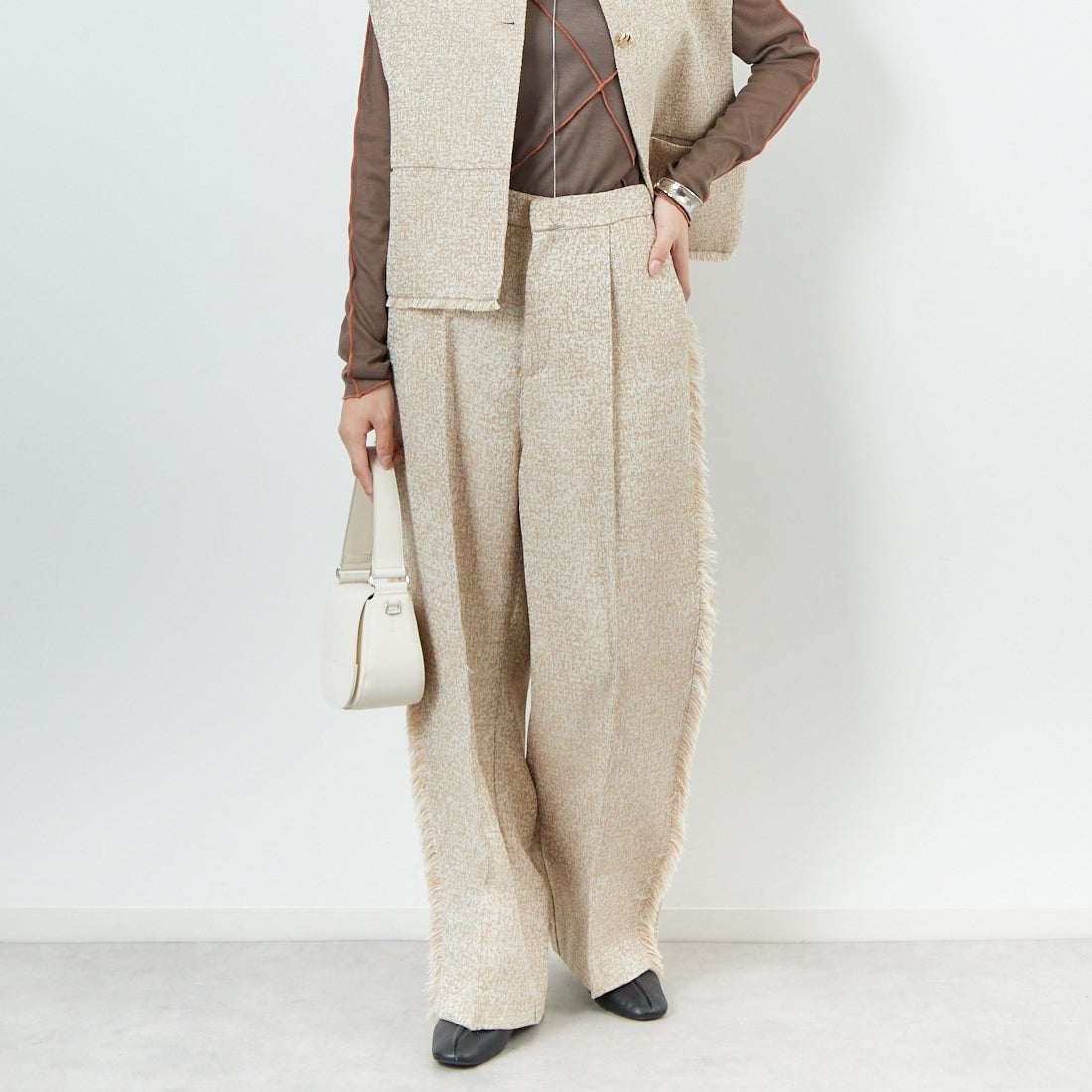 CHIGNON [シニヨン] ツイードフリンジパンツ [3654-038MK] L.BEIGE &&モデル身長：162cm 着用サイズ：F&&