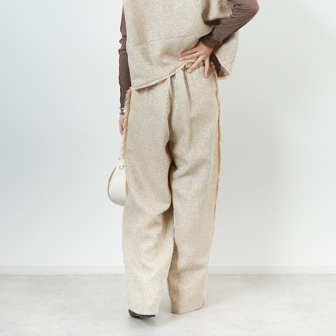 CHIGNON [シニヨン] ツイードフリンジパンツ [3654-038MK] L.BEIGE &&モデル身長：162cm 着用サイズ：F&&