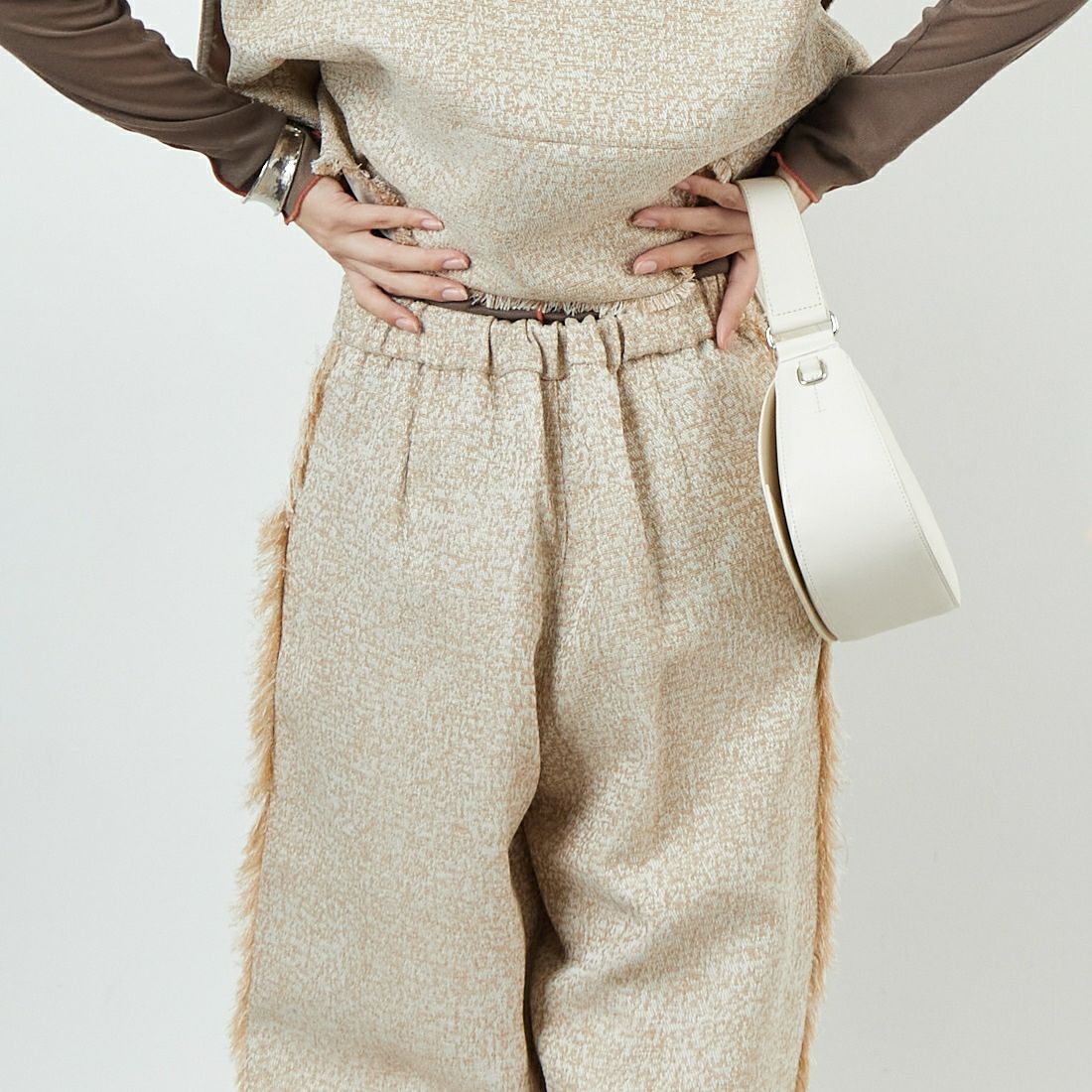 CHIGNON [シニヨン] ツイードフリンジパンツ [3654-038MK] L.BEIGE &&モデル身長：162cm 着用サイズ：F&&