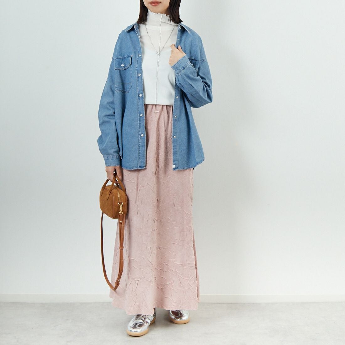 SOMETHING [サムシング] ビッグデニムシャツ [ST224] 198 M.BLUE &&モデル身長：162cm 着用サイズ：F&&