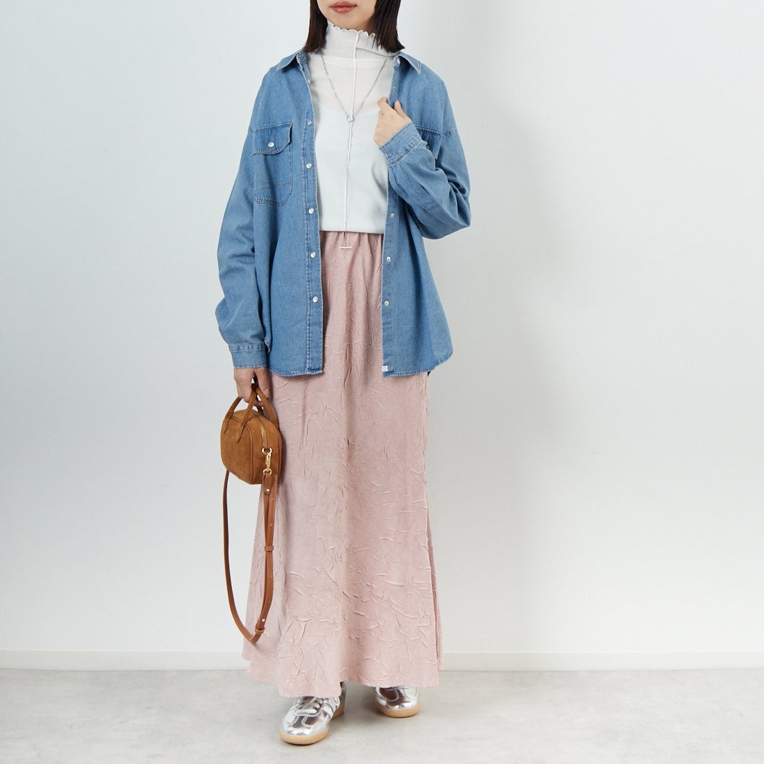 SOMETHING [サムシング] ビッグデニムシャツ [ST224] 198 M.BLUE &&モデル身長：162cm 着用サイズ：F&&