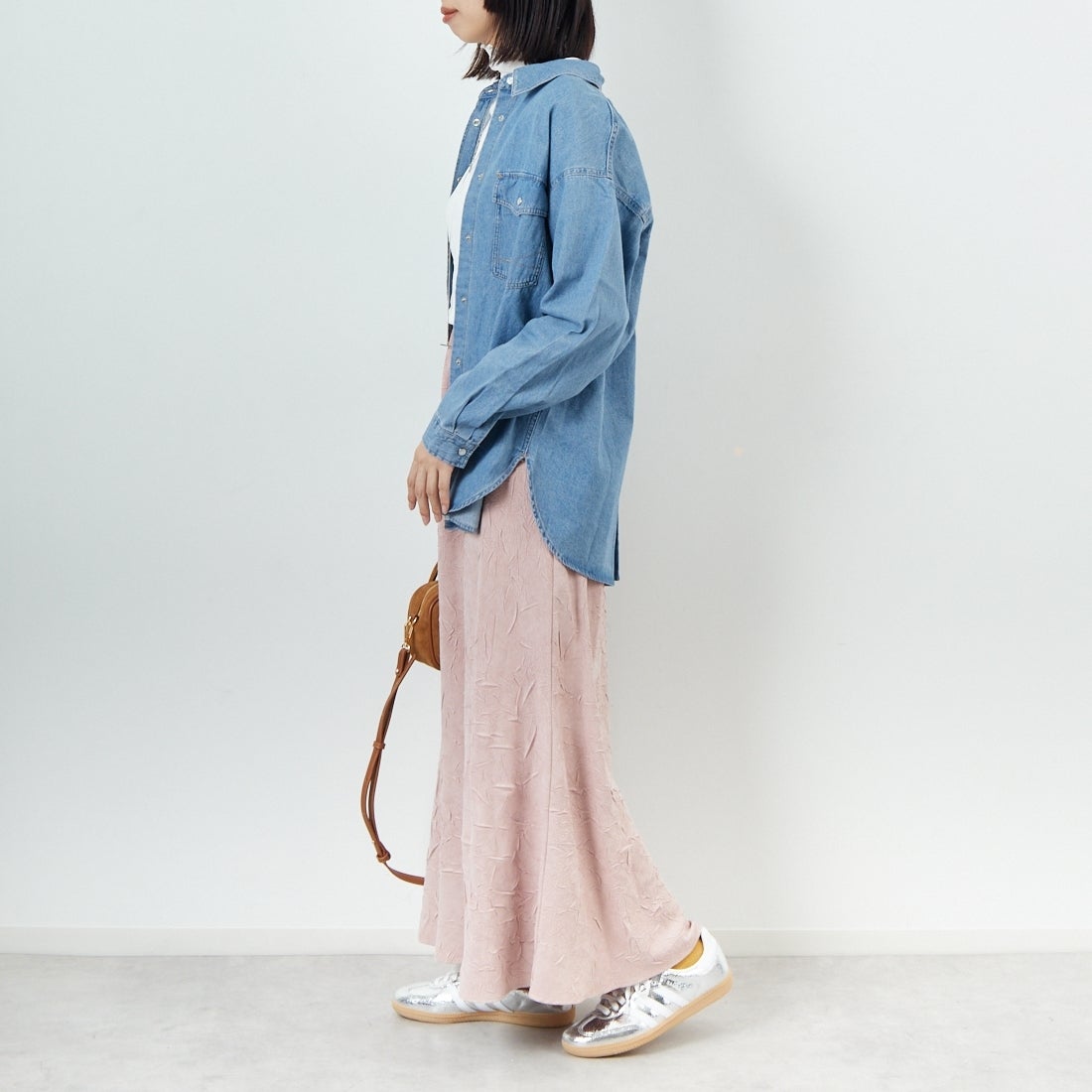 SOMETHING [サムシング] ビッグデニムシャツ [ST224] 198 M.BLUE &&モデル身長：162cm 着用サイズ：F&&