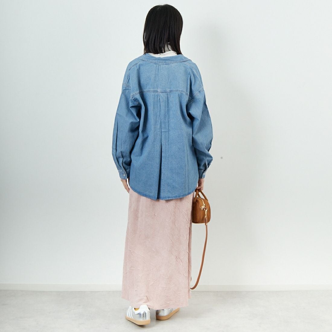 SOMETHING [サムシング] ビッグデニムシャツ [ST224] 198 M.BLUE &&モデル身長：162cm 着用サイズ：F&&