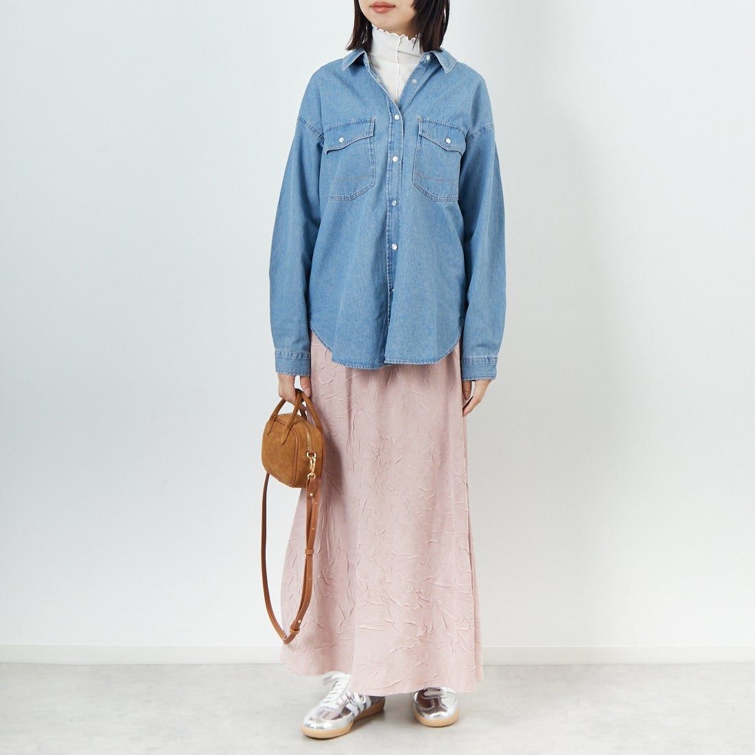 SOMETHING [サムシング] ビッグデニムシャツ [ST224] 198 M.BLUE &&モデル身長：162cm 着用サイズ：F&&