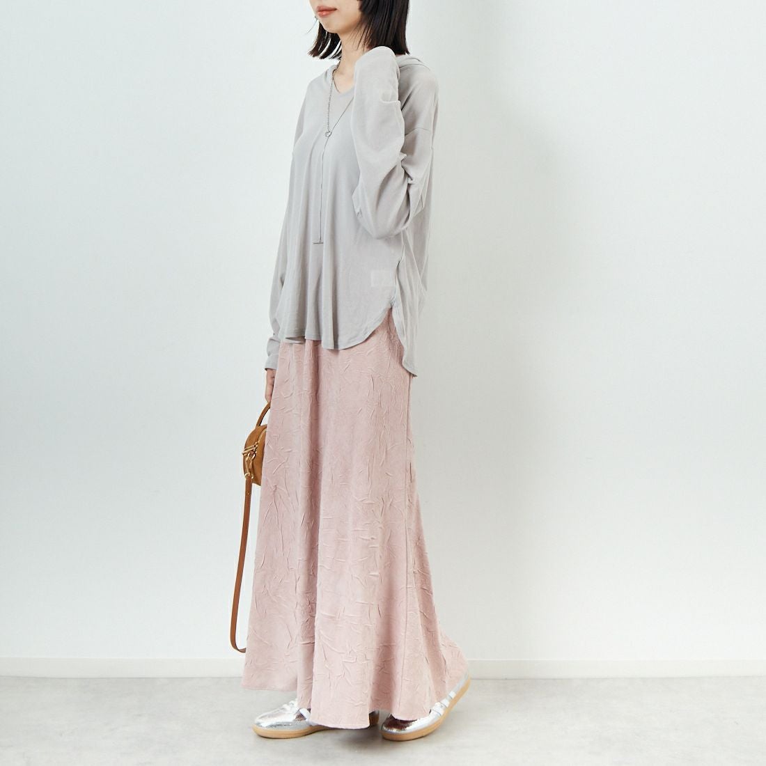 CHIGNON [シニヨン] シアーフーディプルオーバー [8654-086KK] GRAY &&モデル身長：162cm 着用サイズ：F&&