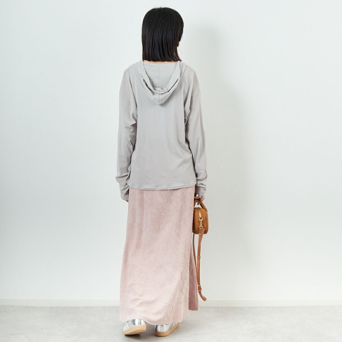 CHIGNON [シニヨン] シアーフーディプルオーバー [8654-086KK] GRAY &&モデル身長：162cm 着用サイズ：F&&