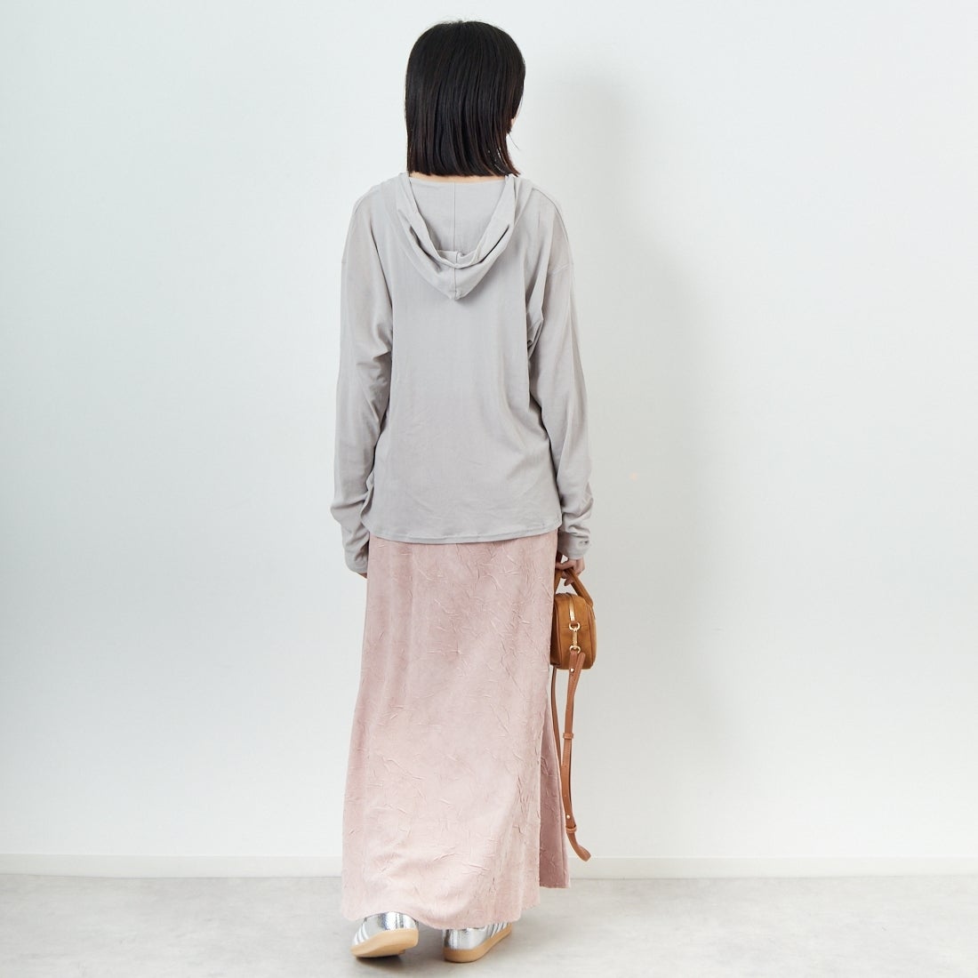 CHIGNON [シニヨン] シアーフーディプルオーバー [8654-086KK] GRAY &&モデル身長：162cm 着用サイズ：F&&