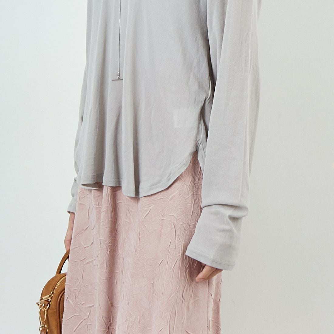 CHIGNON [シニヨン] シアーフーディプルオーバー [8654-086KK] GRAY &&モデル身長：162cm 着用サイズ：F&&