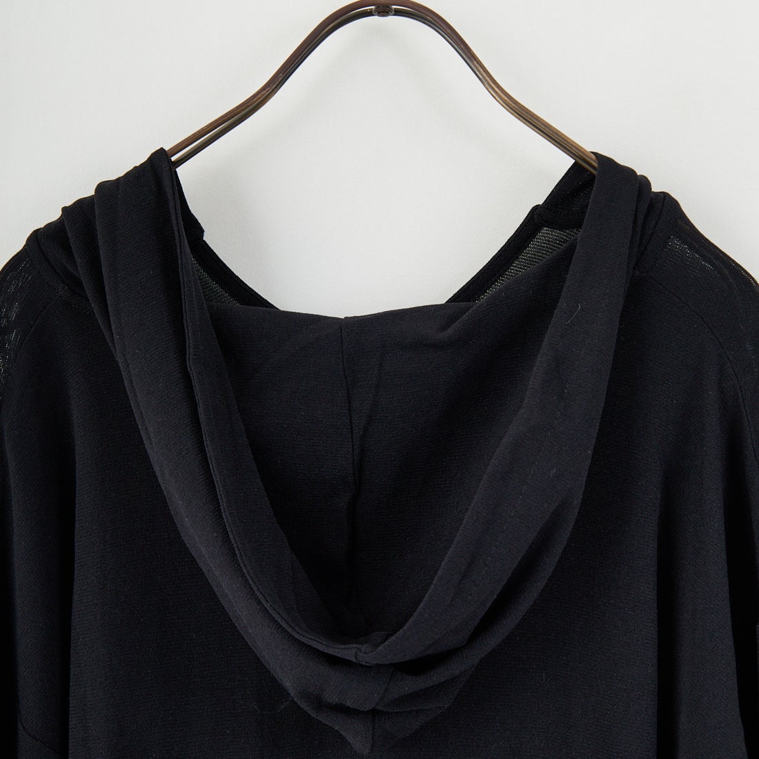 CHIGNON [シニヨン] シアーフーディプルオーバー [8654-086KK] BLACK