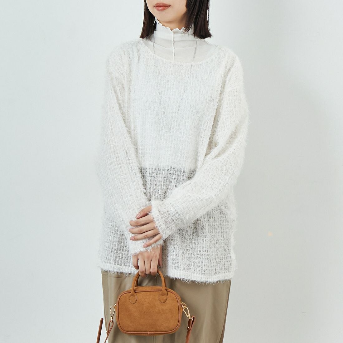 CHIGNON [シニヨン] フェザーチュールプルオーバー [8654-085KO] IVORY &&モデル身長：162cm 着用サイズ：F&&